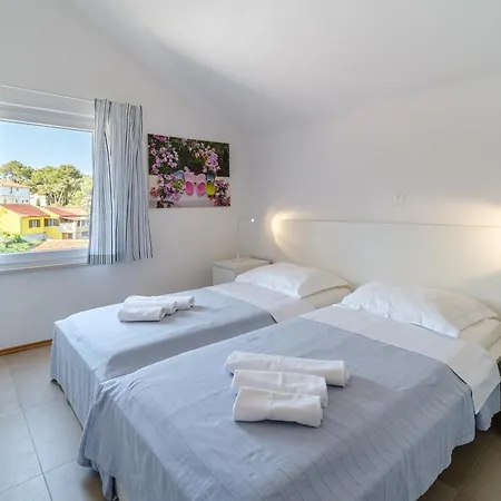 Villa Bay, Heated Pool, 8 Persons