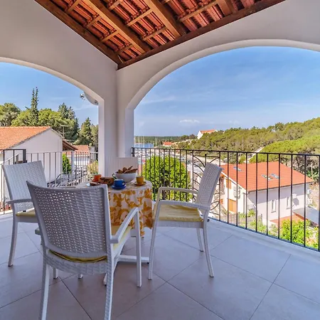 Bay, Heated Pool, 8 Persons *