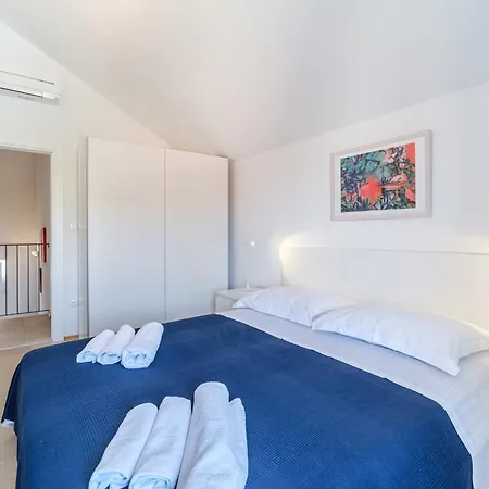 Heated Pool Villa, Sea View, 4 Bedrooms, Near Beach, Bay * Milna (Brac)