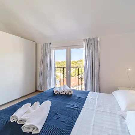 Villa Bay, Heated Pool, 8 Persons