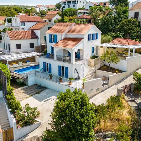 Bay, Heated Pool, 8 Persons * Milna (Brac)