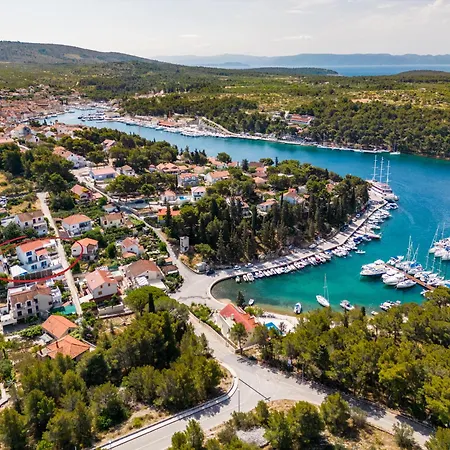 Bay, Heated Pool, 8 Persons