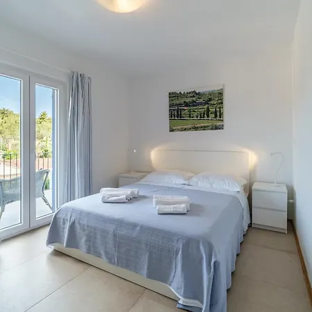 Bay, Heated Pool, 8 Persons Villa *