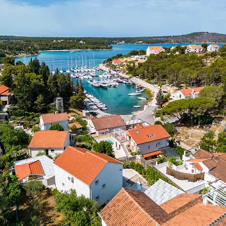 Heated Pool Villa, Sea View, 4 Bedrooms, Near Beach, Bay * Milna (Brac)