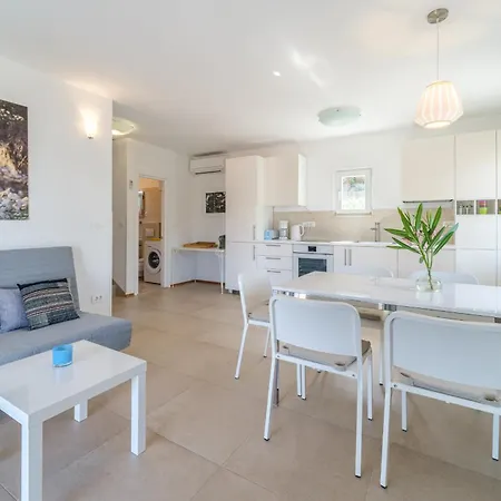 Bay, Heated Pool, 8 Persons Villa