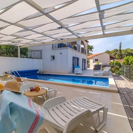 Villa Bay, Heated Pool, 8 Persons *