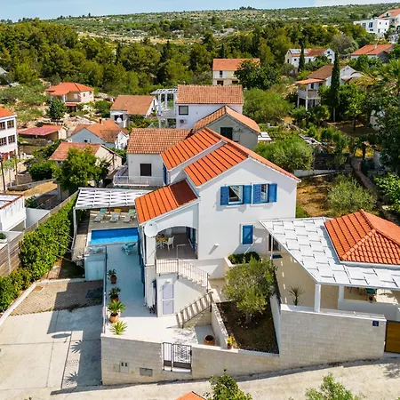 Villa Bay, Heated Pool, 8 Persons Milna (Brac)