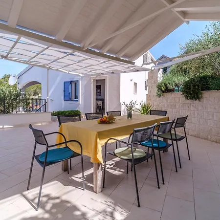 Villa Bay, Heated Pool, 8 Persons
