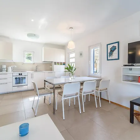 Heated Pool Villa, Sea View, 4 Bedrooms, Near Beach, Bay Villa Milna (Brac)