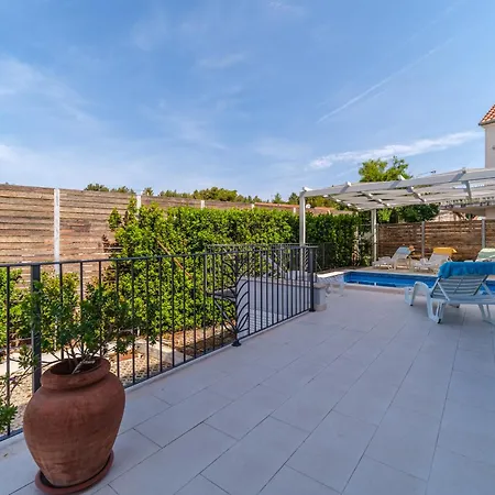 Villa Bay, Heated Pool, 8 Persons Milna (Brac)