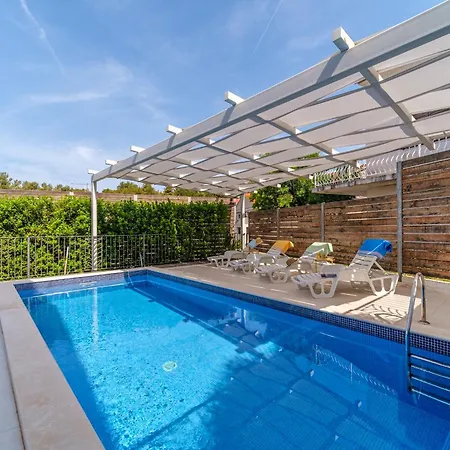 Heated Pool Villa, Sea View, 4 Bedrooms, Near Beach, Bay Milna (Brac)